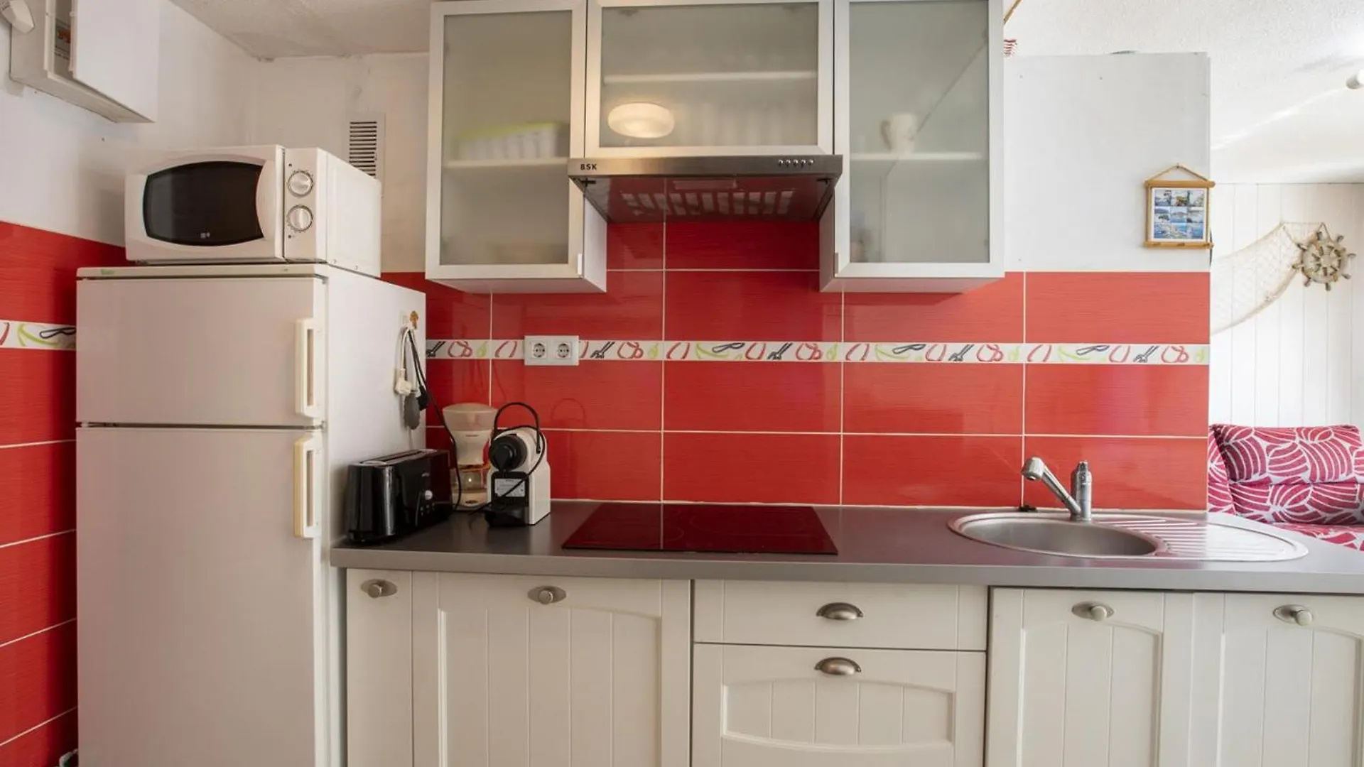 Apartamento Con Piscina, Cerca Del Mar - Hisp-288-57 Roses 0*,  Spain